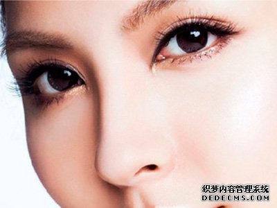隆鼻手术